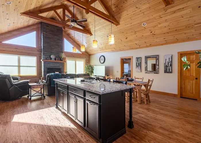 Holiday home 4br Log Fireplace, Bar & Game Makanda
