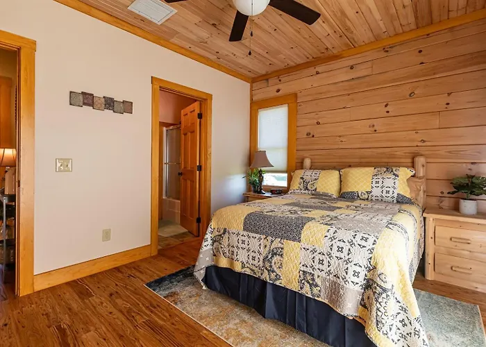 Holiday home 4br Log Fireplace, Bar & Game Makanda